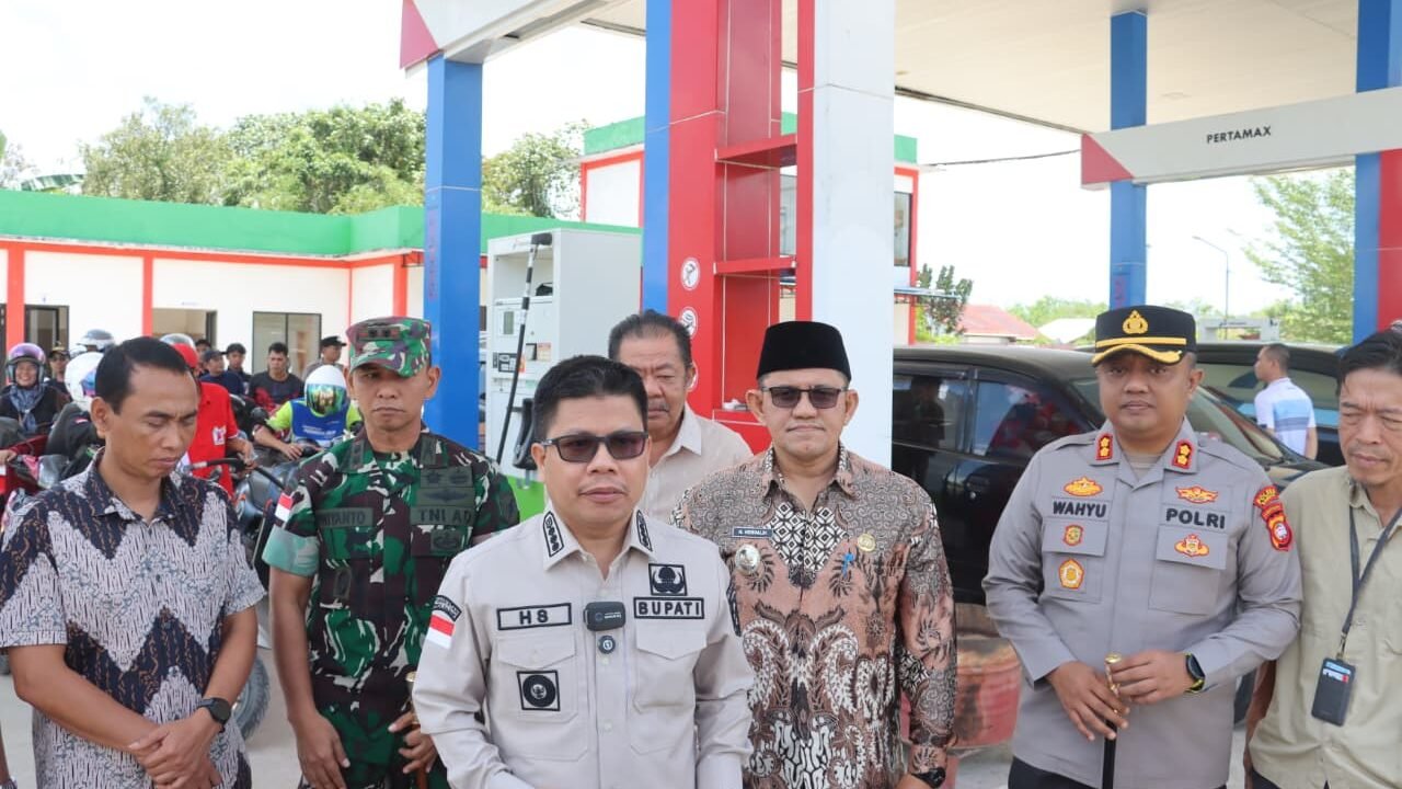 Bupati Sambas Bersama Polres Sambas dan Kodim 1208/Sambas Sidak SPBU, Stok Pertalite Dipastikan Aman Jelang Lebaran