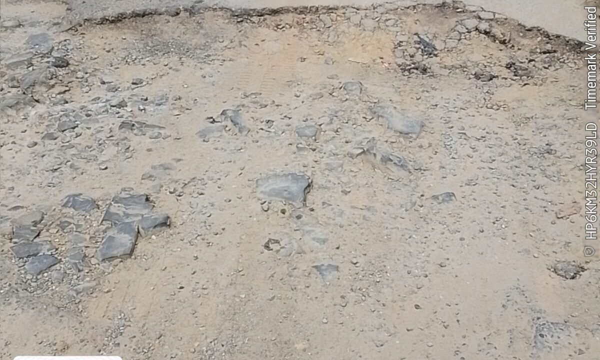 JALAN POROS SEI AYAK SUNGAI ASAM PUTUS TOTAL, WARGA SEKADAU MINTA PERHATIAN CEPAT PUPR